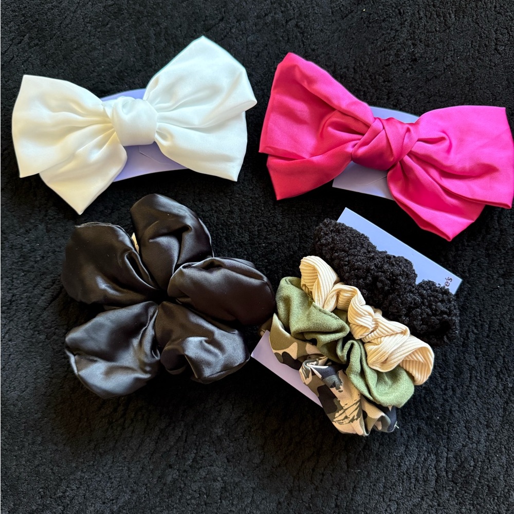 Claire’s Set of Hair Bows and Scrunchies